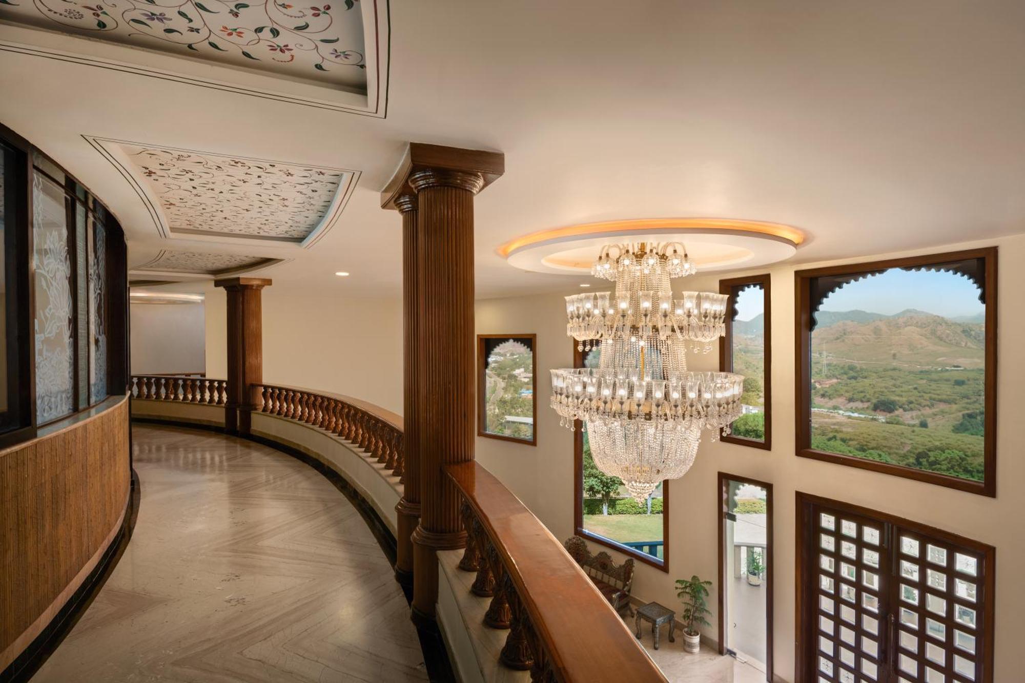 Bhairavgarh Palace Удайпур Екстериор снимка