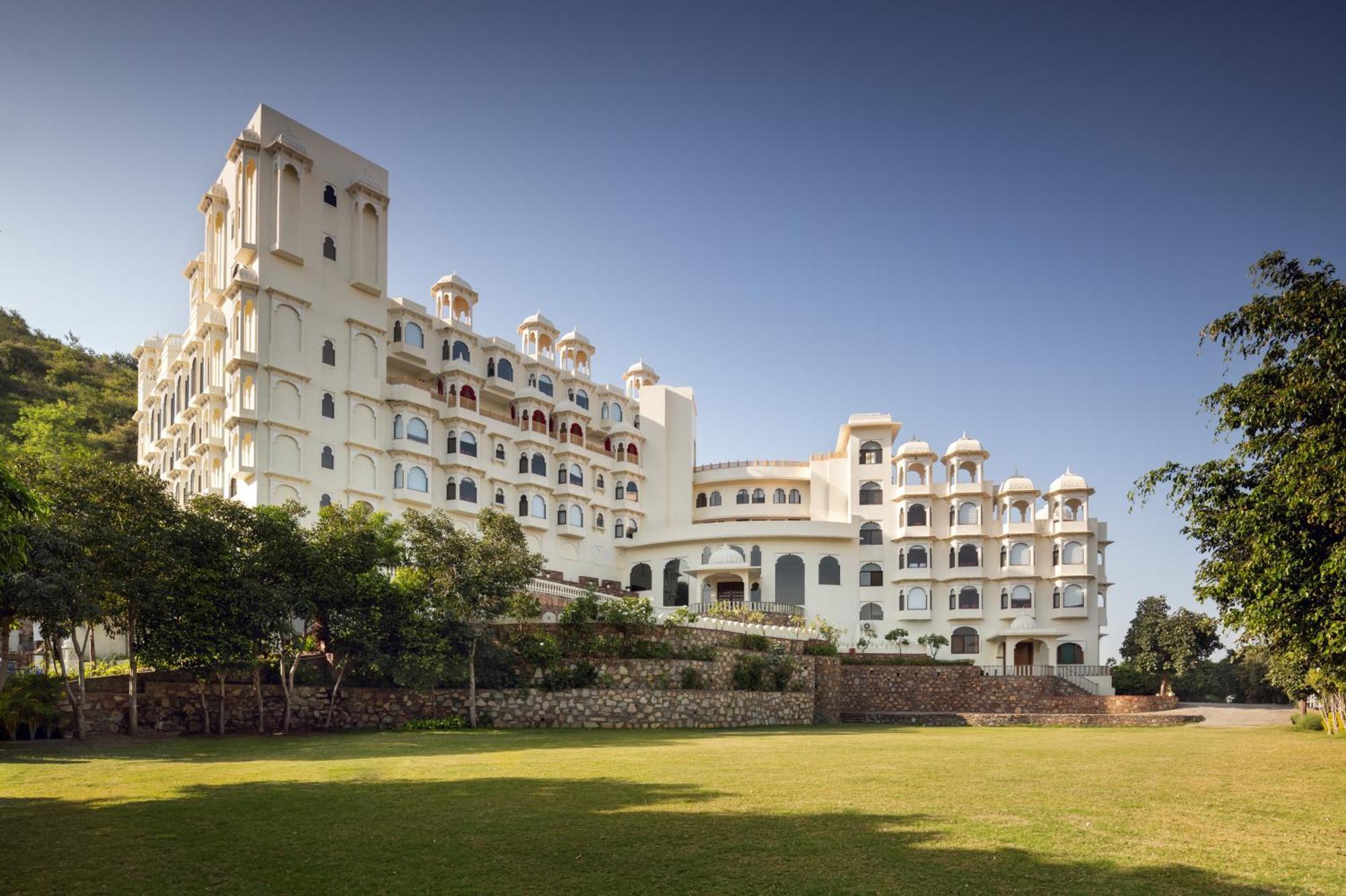 Bhairavgarh Palace Удайпур Екстериор снимка
