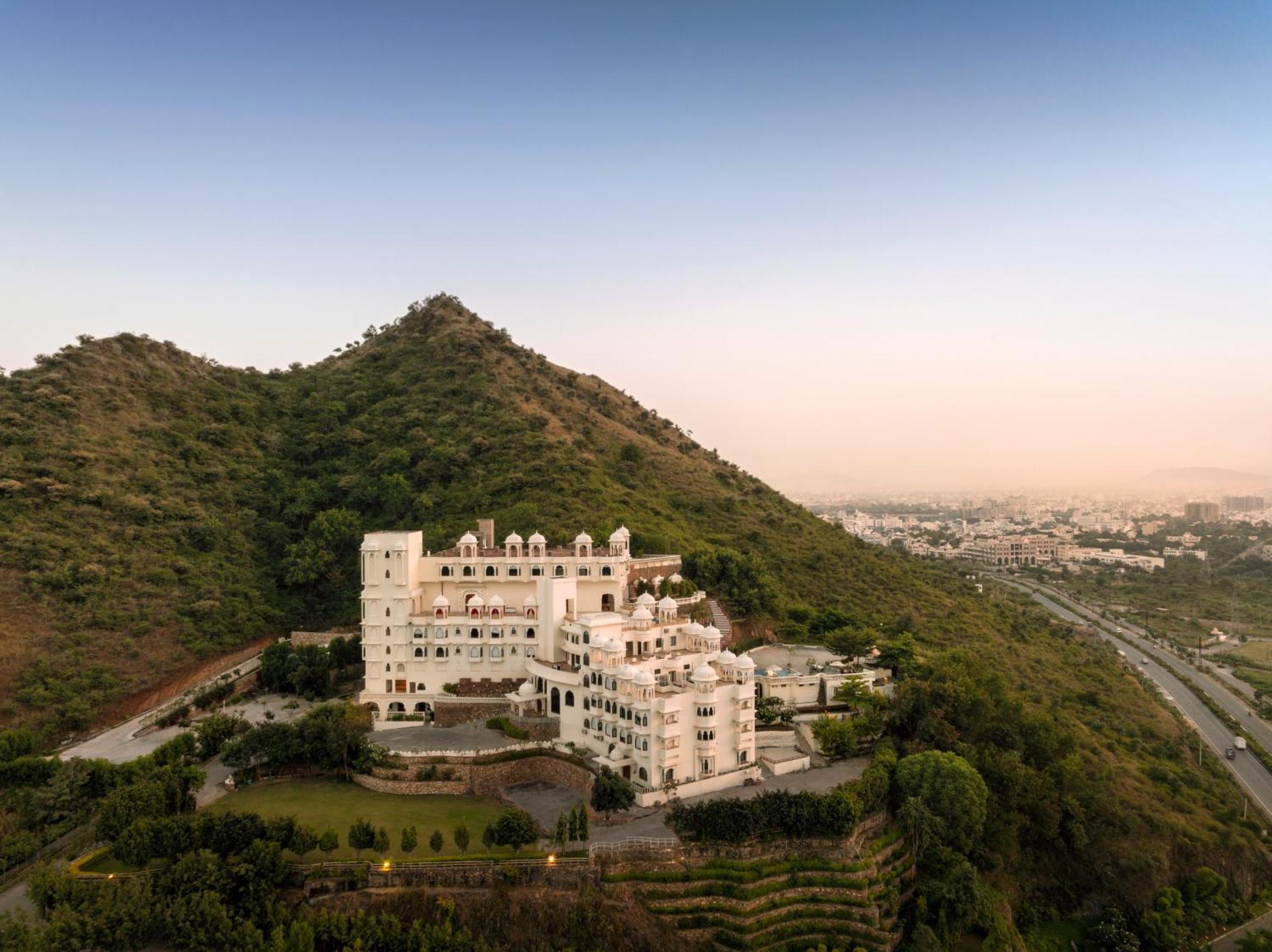 Bhairavgarh Palace Удайпур Екстериор снимка