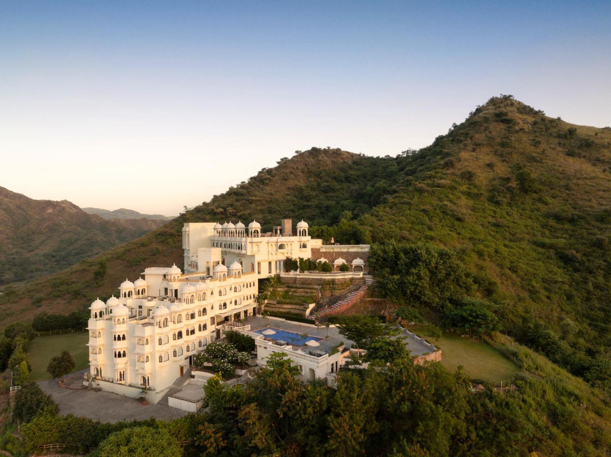 Bhairavgarh Palace Удайпур Екстериор снимка