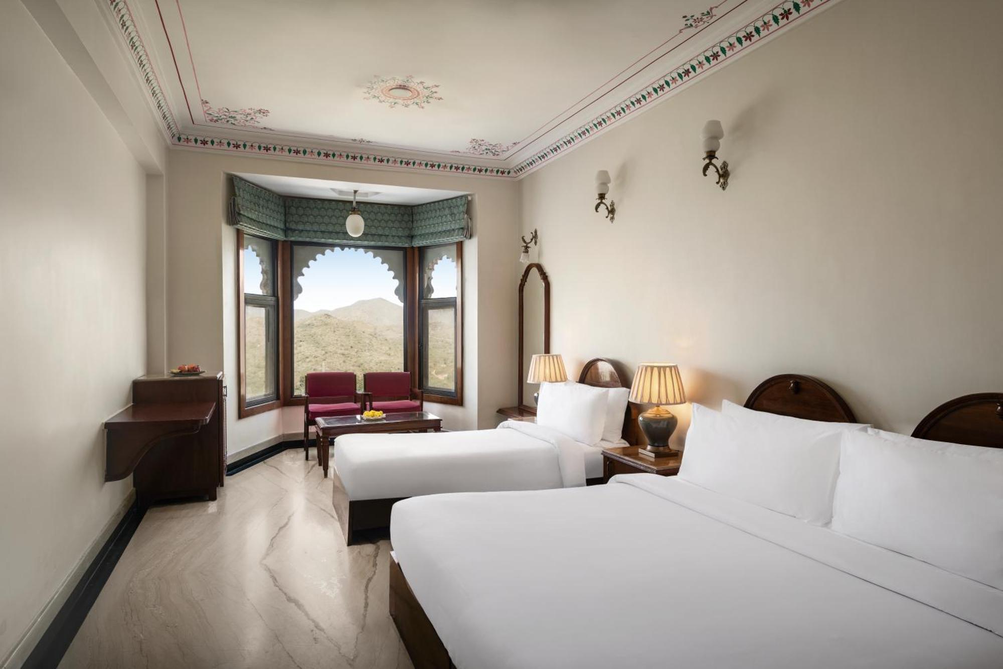 Bhairavgarh Palace Удайпур Екстериор снимка