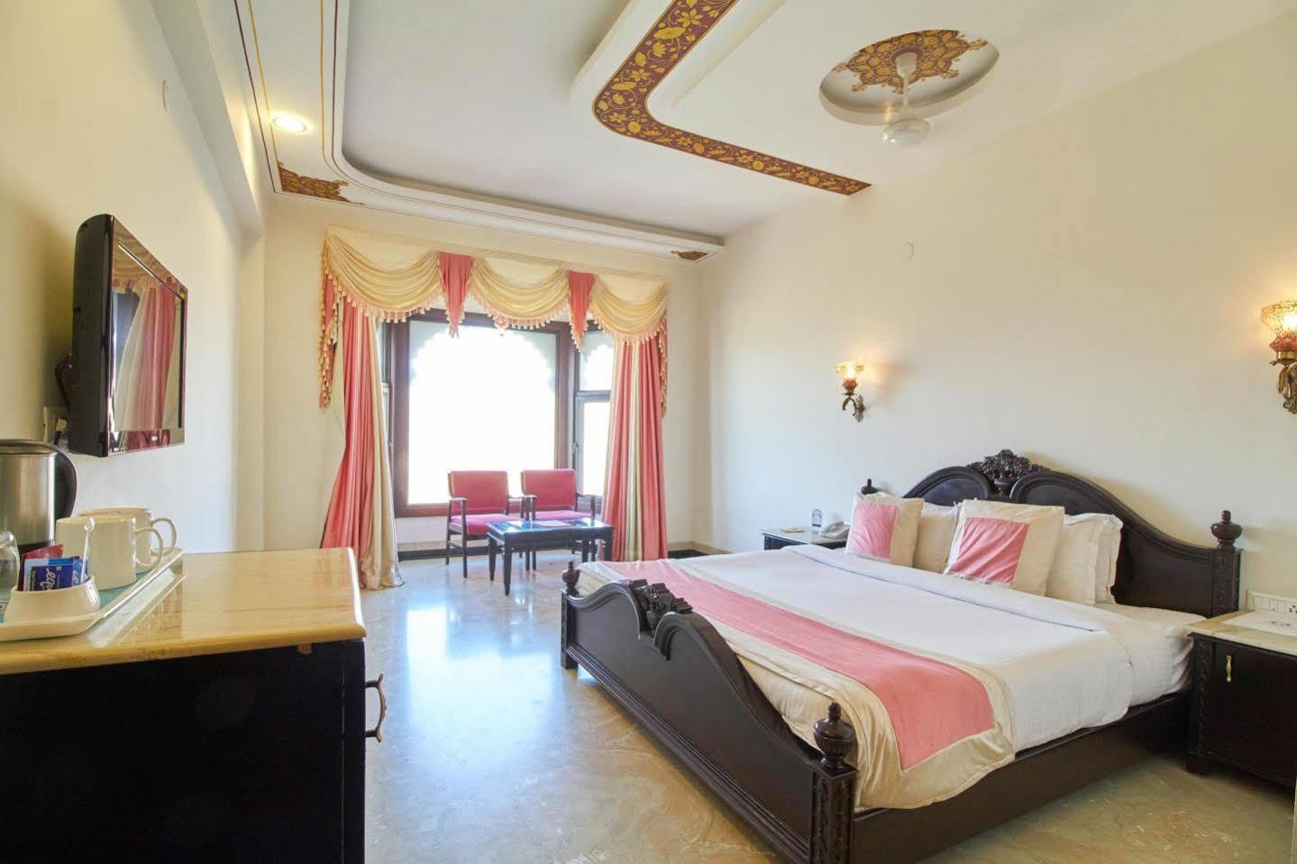 Bhairavgarh Palace Удайпур Екстериор снимка