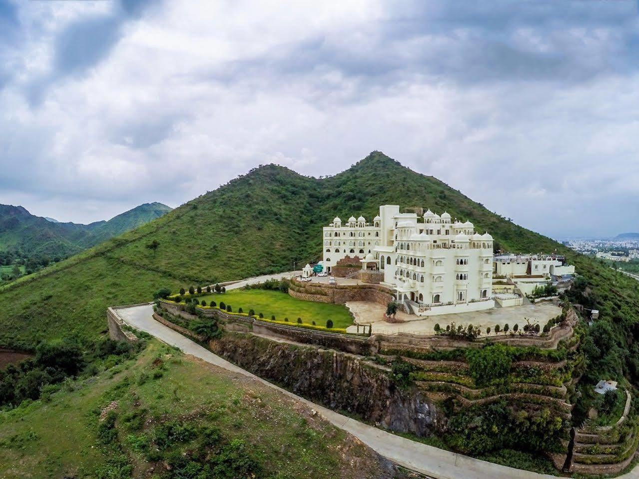 Bhairavgarh Palace Удайпур Екстериор снимка